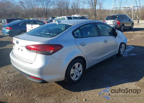 2018 Kia Forte Lx z USA, uszkodzony, nr VIN 3KPFK4A74JE188862